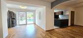 EG Wohnzimmer mit Blick zur Terrasse - 