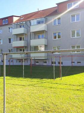 Westseite mit Balkon - vermietete 3 Zimmer Eigentumswohnung zu verkaufen