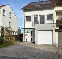 Großzügiges Reiheneckhaus mit Garten in Sindelfingen-Darmsheim - Sindelfingen / Darmsheim