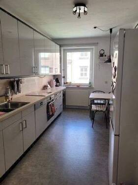 Geräumige Küche mit Platz für Essecke ähnlich - 2 Zimmer Etagenwohnung in Nürnberg