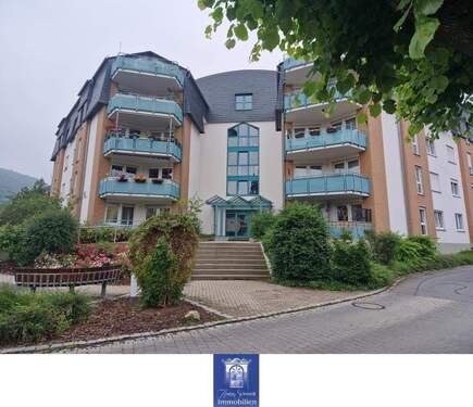 Hausansicht - Traumhafte Wohlfühl-Wohnung mit großem Balkon und perfektem Blick