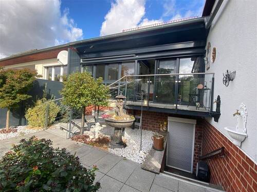 Rückansicht - Leipzig-Knautnaundorf* sehr gepflegtes EFH*Einliegerwohnung*EBK*Garage* Klima*Kamin*Photovolkaik*