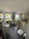 Tageslichtbad mit Wanne und Dusche - 5 Zimmer Reihenmittelhaus in Leipzig