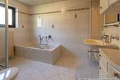 Badezimmer EG Bild 2 - 