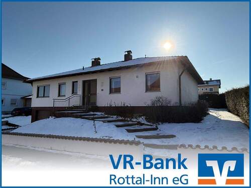 Außenansicht - Wohnen auf einer Ebene. Großzügiger Bungalow in Siedlungslage