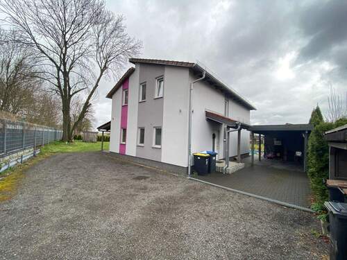 Hausansicht - !!!Wohnen, wo andere Urlaub machen – modernes Haus in traumhafter Naturlage!!!