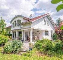 Einfamilienhaus mit Einliegerwohnung, Doppelgarage und Gartenparadies in der Ravensburger Weststadt