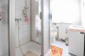 Badezimmer mit Dusche - 
