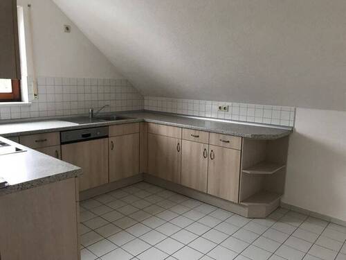 Blick in Küche mit EBK - 3 Zimmer Etagenwohnung in Wurzen