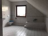 Tageslichtbad mit Wanne - 