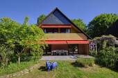 Hausansicht - Freistehendes Einfamilienhaus mit Südgarten in ruhiger Lage von Hamburg-Volksdorf