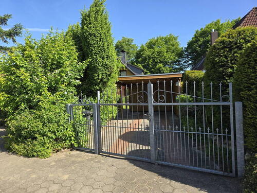 Sicht von der Straße - 5 Zimmer Einfamilienhaus zum Kaufen in Hamburg