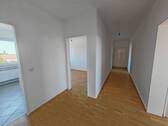 Flur - 4 Zimmer Etagenwohnung zur Miete in Celle