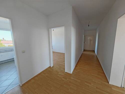 Flur - 4 Zimmer Etagenwohnung zur Miete in Celle