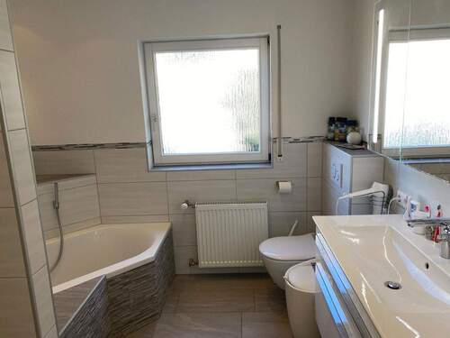 Badezimmer 1. OG - 