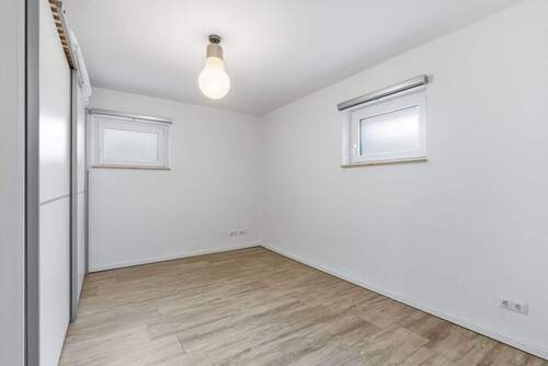 Arbeits- oder Schlafzimmer - 