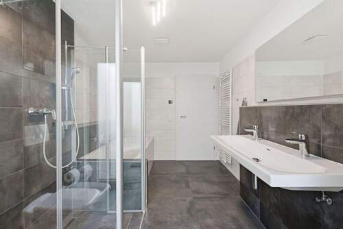 Badezimmer - Terrassenwohnung mit 97,80 m&sup2; in Dresden zum Kaufen