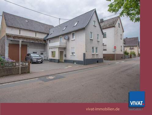 Bild 1 - KÄUFERPROVISIONSFREI! Modernisiertes Wohnhaus mit großer Scheune, Garage, Sauna und schönem Garten.