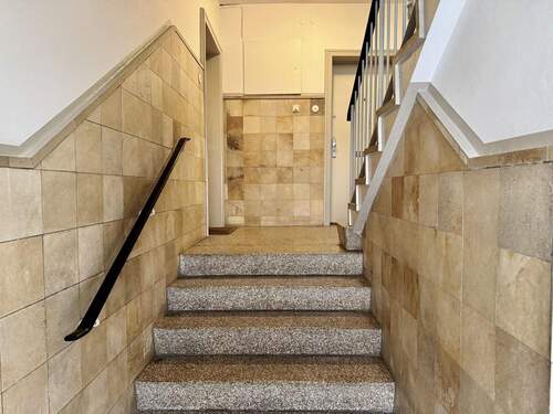 Treppenhaus - 2 Zimmer Etagenwohnung zum Kaufen in Hamburg