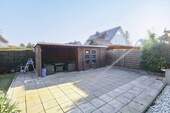 Vorhof mit Sitzecke und Schuppen - 3 Zimmer Einfamilienhaus in Freital