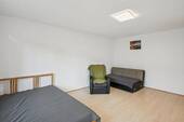 Wohnzimmer - Etagenwohnung mit 50,00 m&sup2; in München zum Kaufen