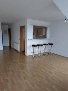 Wohnbereich mit Durchreiche - Etagenwohnung mit 52,00 m&sup2; in Herrenberg-Oberjesingen zur Miete