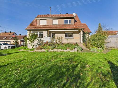 Seitenansicht Haus - Freistehendes Einfamilienhaus mit großem Garten in Magstadt