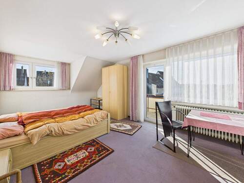 Schlafzimmer mit Balkon OG - 