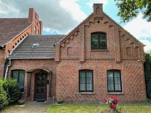 Frontansicht - 5 Zimmer Doppelhaushälfte zum Kaufen in Schorssow