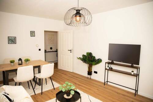 Wohnzimmer - 3 Zimmer Etagenwohnung zum Kaufen in Nürnberg