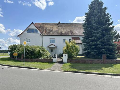 Straßenfront-Dorfstr. 