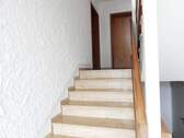 Treppenhaus - Etagenwohnung mit 76,50 m&sup2; in Roth zum Kaufen