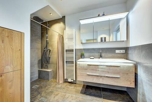 Badezimmer im Obergeschoss - 