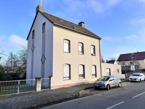 Ansicht - 9 Zimmer Mehrfamilienhaus, Wohnhaus zum Kaufen in Langenfeld