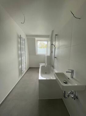 Bad_ - Etagenwohnung mit 77,00 m&sup2; in Königs Wusterhausen zur Miete