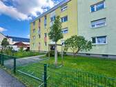 Ansicht von der Straße - 3 Zimmer Etagenwohnung zum Kaufen in Uttenreuth