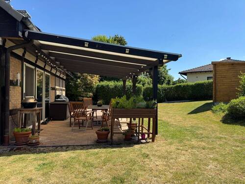 überdachte Terrasse - Top gepflegtes Fachwerkhaus mit Doppelgarage und Garten