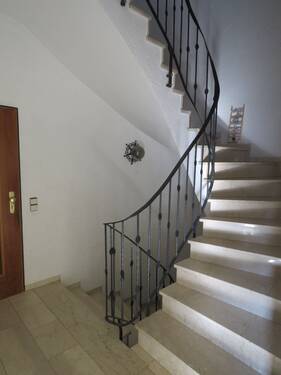 Treppenhaus - 4 Zimmer Etagenwohnung zum Kaufen in Gaggenau