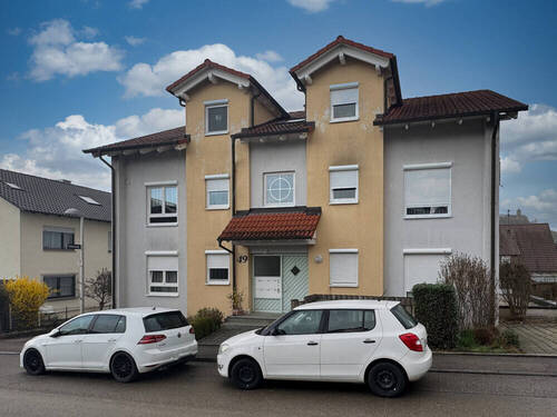 Haus Außenansicht - 3,5 Zimmer-Wohnung mit Balkon und Garage in Oberstenfeld