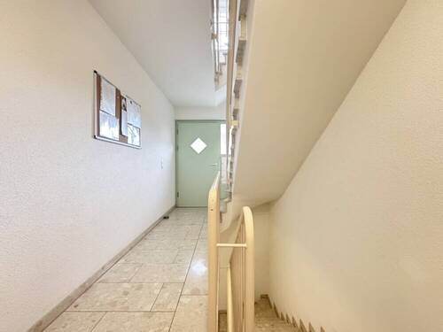 Treppenhaus - 3 Zimmer Etagenwohnung zum Kaufen in Oberstenfeld