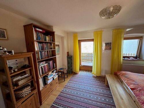 8 Zimmer IV im EG - 