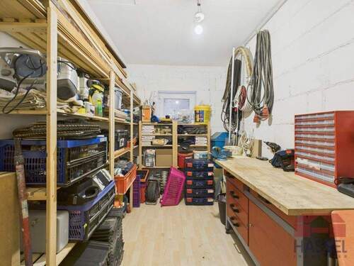 mit Abstellmöglichkeiten - 