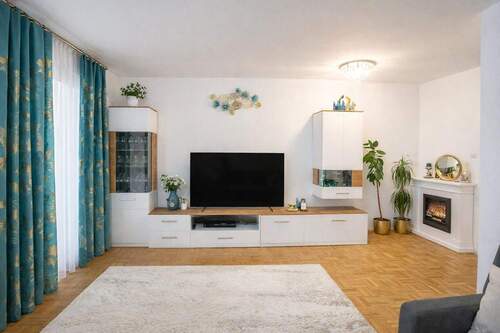 Wohnzimmer - 4 Zimmer Etagenwohnung zum Kaufen in Frankfurt am Main