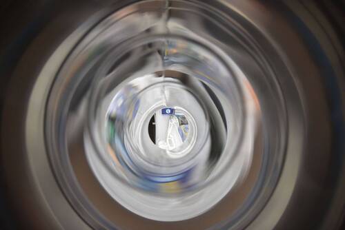 Wäscheabwurf Bad 2 - 