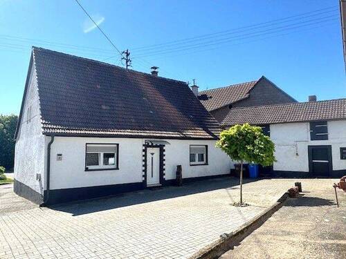 Ihr neues Zuhause - Modernisiertes Bauernhaus mit Ökonomieteil, Scheune und Hof - Wohnen auf einer Ebene
