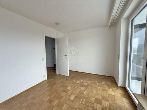 Wohnzimmer Blick Richtung Flur - Etagenwohnung mit 55,60 m&sup2; in Bad Soden-Salmünster zum Kaufen