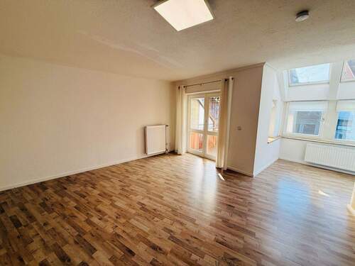 10 Wohnzimmer mit Loggia - 