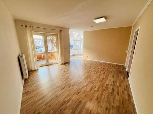 11 Wohnzimmer mit Loggia - 