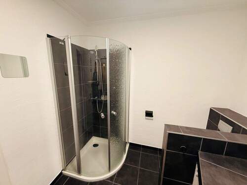 19 Badezimmer mit Dusche - 