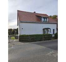 Ländliche Idylle mit Potenzial – sanierungsbedürftige Doppelhaushälfte auf großzügigem Hanggrundstück - Bad Lausick